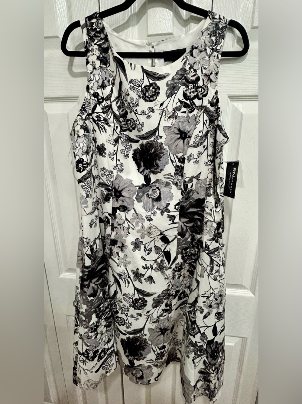 RN Studio Ronni Nicole Floral Sleeveless Dress NWT Size 18